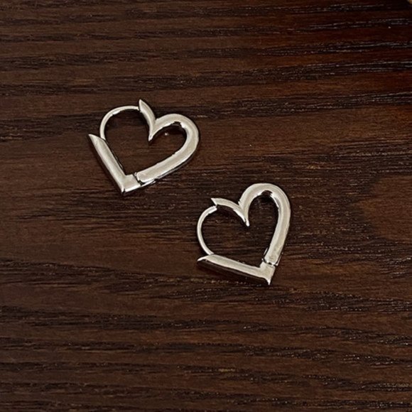 💙Heart Shape Hoops Earrings - Picture 5 of 11